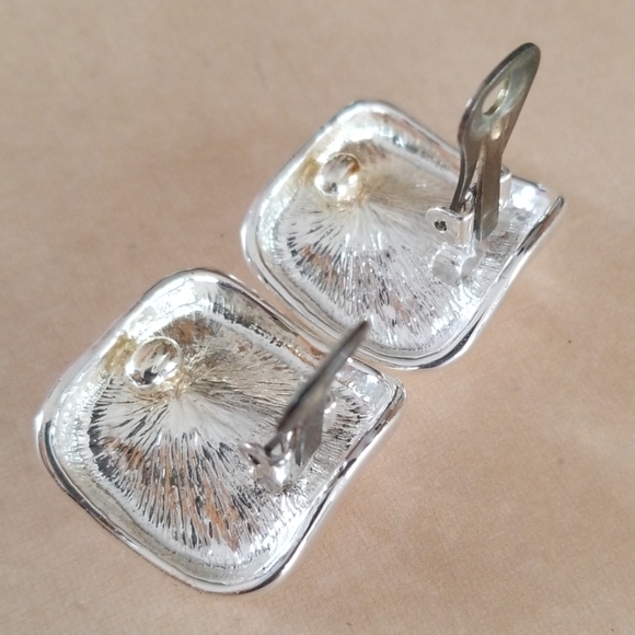 Vintage 1950s Mid Century Silver Tone Metal Wave Design Clip On Earrings - Picture 7 of 11